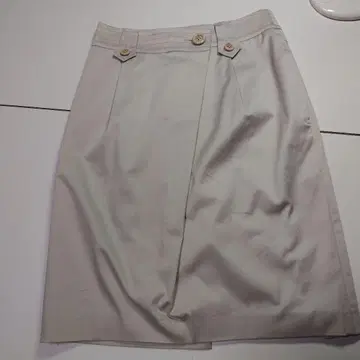 에포카 베이지 버튼 스커트