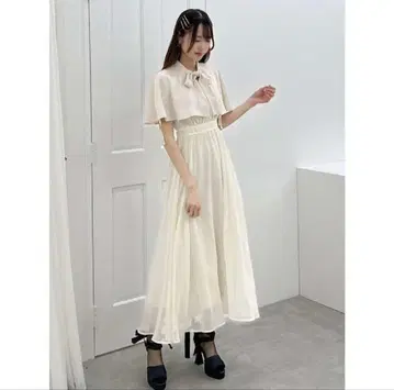 EATME 케이프 컷 아웃 원피스