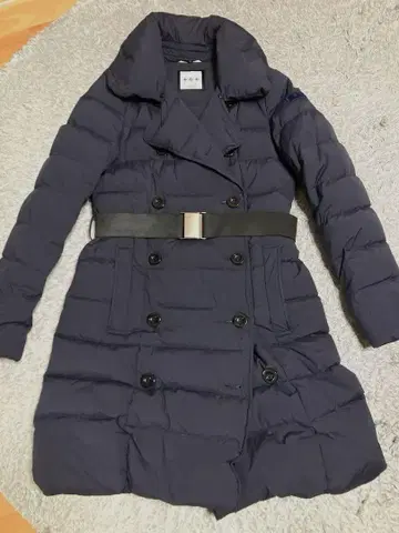 TATRAS 네이비 다운 코트 벨트 포함