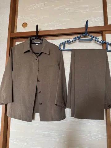 브라운 자켓과 팬츠 세트
