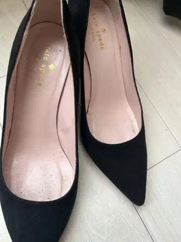 Kate Spade 블랙 펌프스