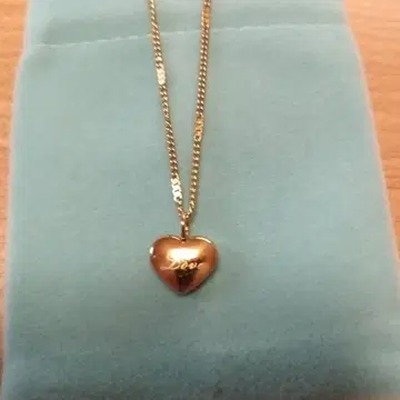 Love 각인 하트 모양 골드 목걸이