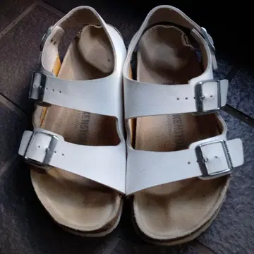 Birkenstock 화이트 샌들