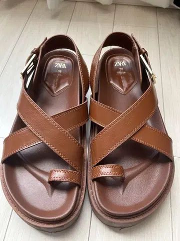 ZARA 브라운 샌들 38