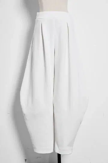 [새상품] DOUBLE KNIT TUCK CURVY PANTS