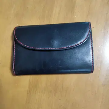 Matsuri Japan 블랙 가죽 3단 폴더형 지갑 빨간색 스티치