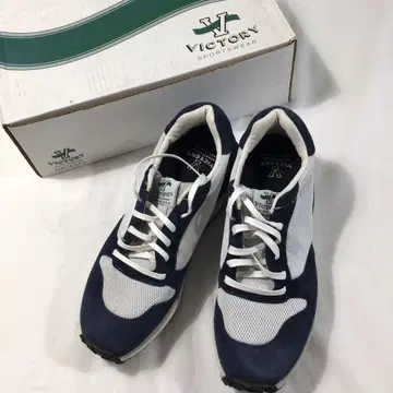 새상품 Victory Sportswear 스니커즈 네이비 화이트 메쉬
