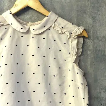 DEICY 하트 무늬 프릴 슬리브리스 셔츠 F