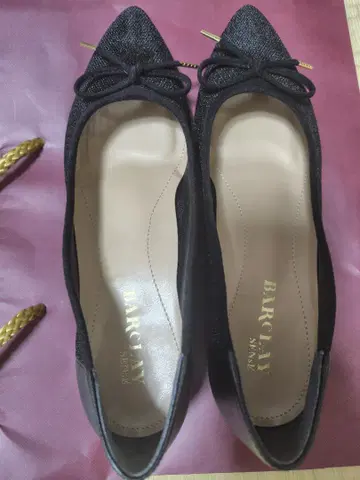 BARCLAY 블랙 포인티드 토 플랫 슈즈 24cm