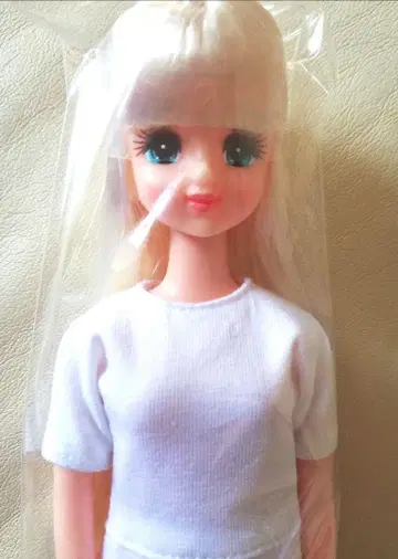 리카짱 캐슬 마린 앞머리 있음 플라티나 블론드 롱 헤어