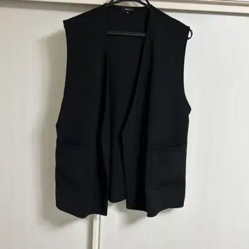 [새상품급] 컴시즘 블랙 베스트 폴리에스테르 소재 세탁 가능 심플