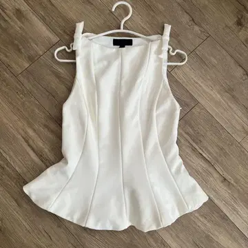 ZARA 화이트 슬리브리스 상의