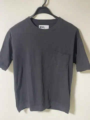 MHL. 다크 그레이 티셔츠 M 사이즈
