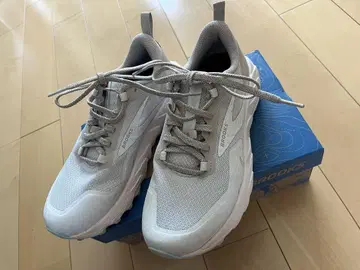 BROOKS Cascadia17 23.0cm