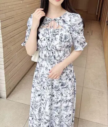 INGNI 데콜테 오픈 꽃무늬 원피스