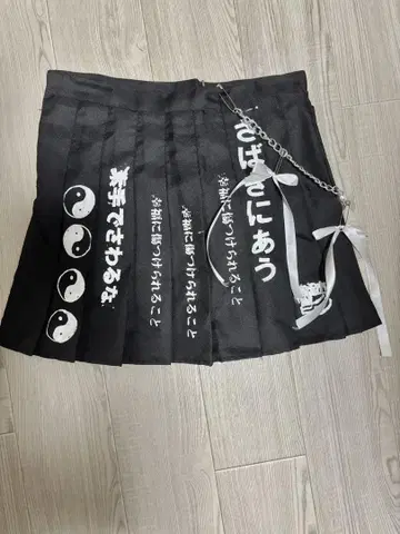 스즈메바치 플리츠 미니 스커트 (체인 포함)