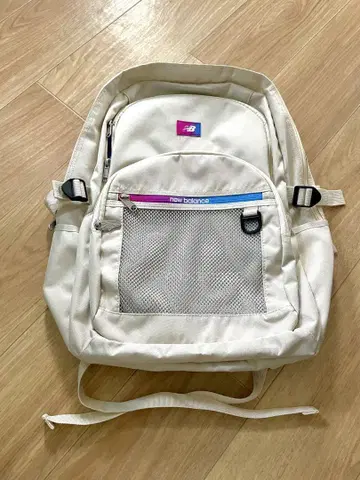New Balance 럭색 백팩 화이트