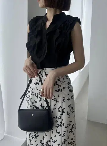 SNIDEL 스키퍼 슬리브리스 프릴 블라우스