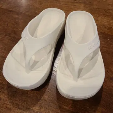 TELIC 화이트 플립플랍 S