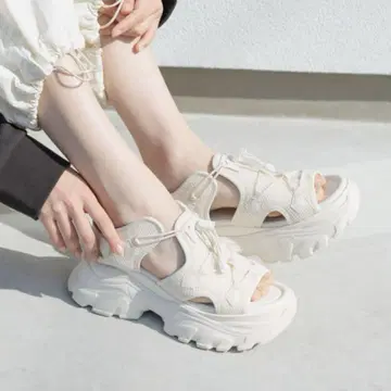 로리즈팜 레이스업 스포츠 샌들