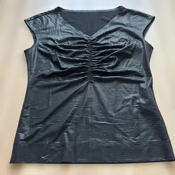 블랙 개더 슬리브리스 상의