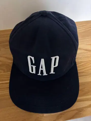 GAP 네이비 자수 로고 캡