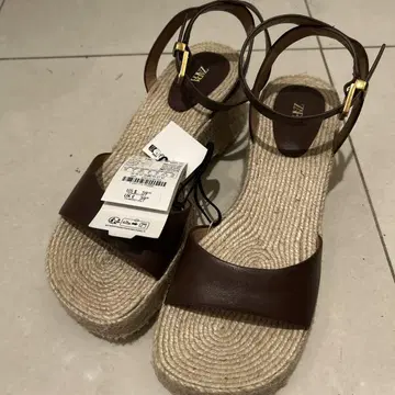 미사용 새상품 ZARA 웨지솔 샌들 39