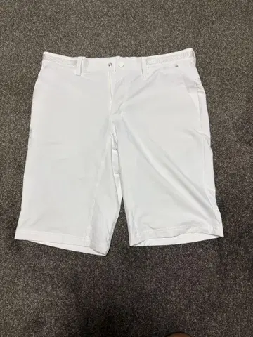 adidas 화이트 숏팬츠 L