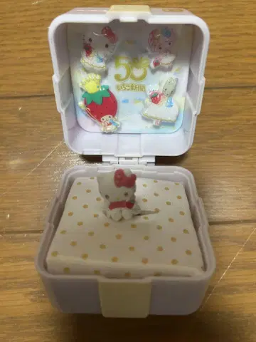 산리오 유메큥 링 BOX 딸기 신문 50주년 헬로키티 반지 돈키