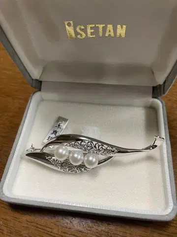 ISETAN 실버 펄 리프 브로치
