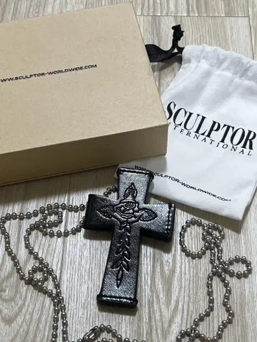 SCULPTOR 스컬프터 크로스 레더 스트랩 지갑 블랙