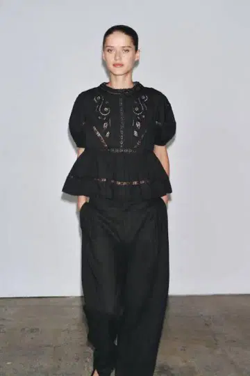 [ ZARA ] 로맨틱 자수 블라우스