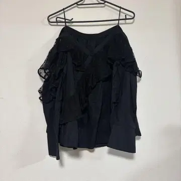 snidel 튤 프릴 비대칭 블라우스 블랙