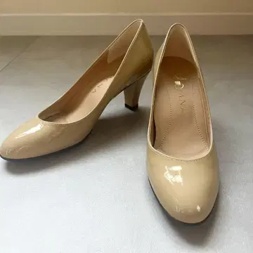 [ 새상품급 ] DIANA 23cm 베이지 에나멜 하이힐