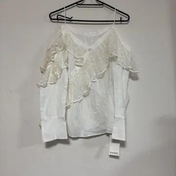 snidel 튤 프릴 비대칭 블라우스 화이트