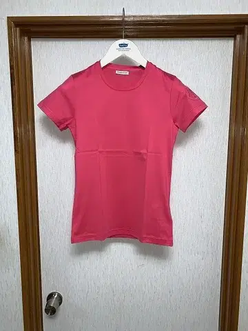 XS 새상품 MONCLER 와펜 티셔츠