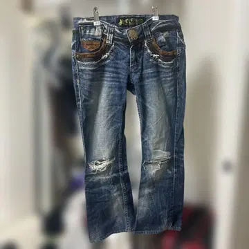 데미지 가공 데님 청바지 벨트는 포함되어 있지 않습니다.