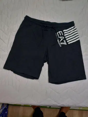 EA7 Emporio Armani 블랙 숏팬츠