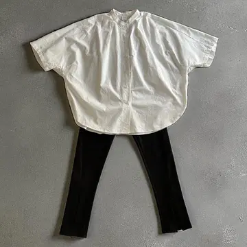 YENN 화이트 라운드 형태 셔츠