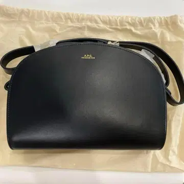A.P.C. PXADMF61048 IAK DARK NAVY 하프문