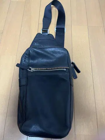 폴스미스 가죽 바디백