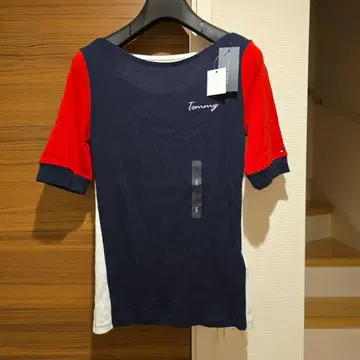 미사용 새상품 택 포함 Tommy Hilfiger 5부 소매 티셔츠 S