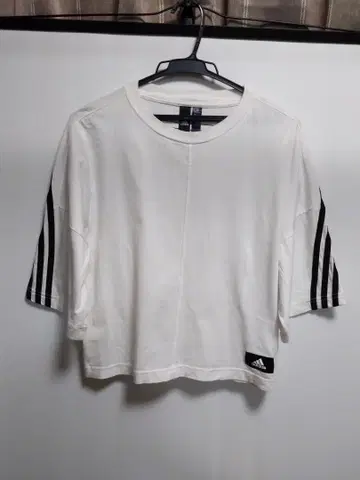 adidas 화이트 숏 기장 티셔츠 xs