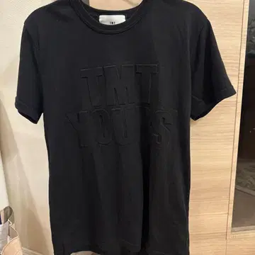 TMT 블랙 티셔츠