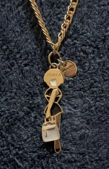 FURLA 훌라 목걸이 레어 우먼 로고 골드