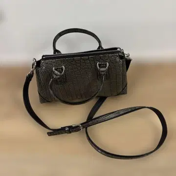 블랙 크로커다일 패턴 핸드백