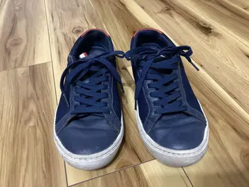 Lacoste 네이비 스니커즈