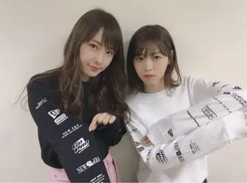 니시노 나나세 착용 New Era 올드 로고 롱T
