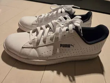 PUMA 화이트/네이비 스니커즈
