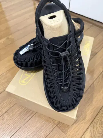 KEEN UNEEK 블랙 여성용 25cm